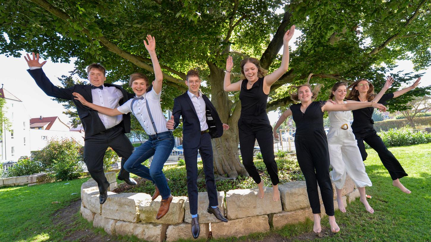 Sie sind die sieben Besten am Herder-Gymnasium (v. li.): Moritz Weidt, Sebastian Ritter, Alexander Bett, Selina Fechtner, Lina Engemann, Katharina Bett und Judith Eisen. Sie sind die sieben Besten am Herder-Gymnasium (v. li.): Moritz Weidt, Sebastian Ritter, Alexander Bett, Selina Fechtner, Lina Engemann, Katharina Bett und Judith Eisen.