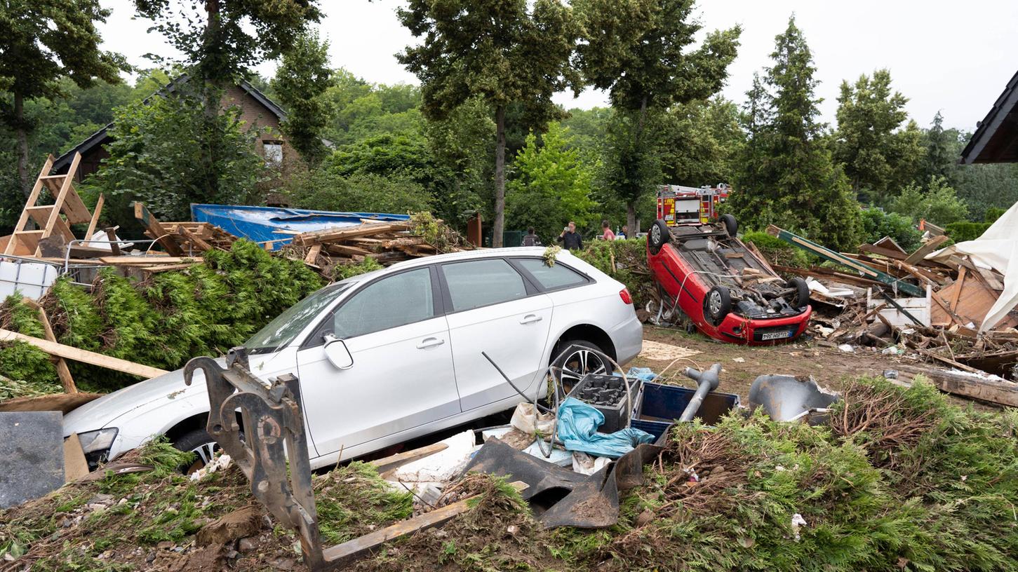 Ein Bild der Zerstörung nach dem Hochwasser in Iversheim, NRW.
Ein Bild der Zerstörung nach dem Hochwasser in Iversheim, NRW.
