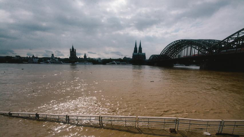 Ähnlich wie Düsseldorf ist auch Köln von dem immensen Anstieg des Rheins betroffen.
