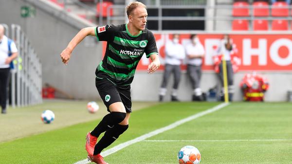 Havard Nielsen erzielte das schönste Tor des Tages - fast. Der Norweger leitete die Aktion durch einen Pass in den Lauf von Luca Itter selbst ein. Der Linksverteidiger spielte das Leder mit dem ersten Kontakt für Branimir Hrgota in Richtung Grundlinie. Der Kapitän passte den Ball anschließend vor den ersten Pfosten, wo sein eingelaufener Sturmpartner Nielsen versuchte, den Ball mit der Hacke am Torhüter vorbei zu bugsieren. Der Abschluss blieb jedoch hängen.