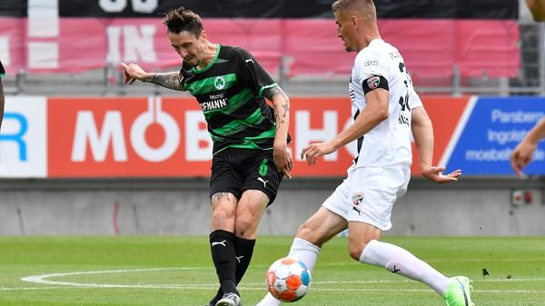 Auf dem Weg ins Trainingslager macht das Kleeblatt Halt in Ingolstadt, um sich mit dem dort ansässigen und nächste Woche in die Liga startenden Zweitligisten zu messen. Beginnen durfte bei der SpVgg Greuther Fürth die beiden Debütanten Max Christiansen und Adrian Fein. Im gewohnten 4-4-2 gaben die Neuzugänge den linken Achter beziehungsweise den Sechser.