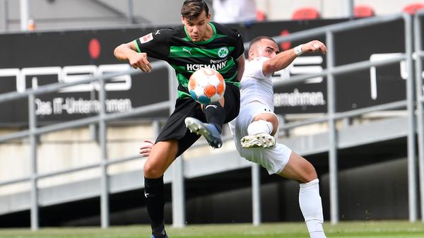 Zur Halbzeit rotiert Trainer Stefan Leitl kräftig durch: Torhüter Marius Funk, Adrian Fein, Gideon Jung, Marco Meyerhöfer und Havard Nielsen verlassen den Platz. Neu in die Partie kommen Leon Schaffran, Nils Seufert, Simon Asta, Dickson Abiama und Justin Hoogma. Der Neuzugang von der TSG Hoffenheim bildet gemeinsam mit Maximilian Bauer die Innenverteidigung.
