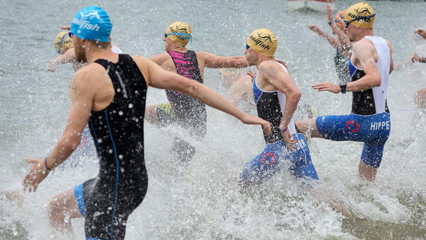 Die Bundesliga-Triathleten schenkten sich am Rothsee schon beim Schwimm-Start nichts. Die Bundesliga-Triathleten schenkten sich am Rothsee schon beim Schwimm-Start nichts.