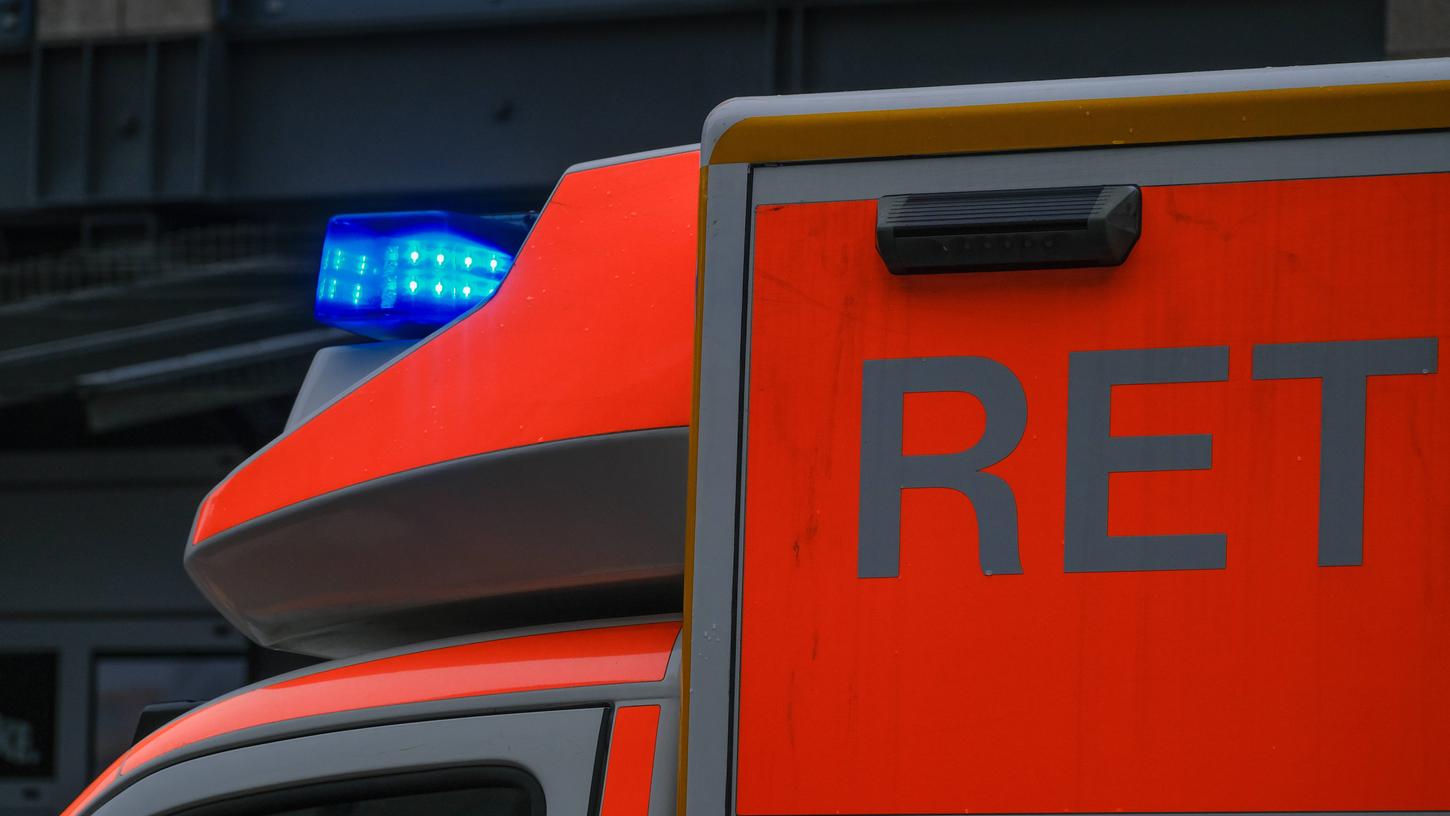 Ein vierjähriges Mädchen musste nach dem Auffahrunfall von einem Notarzt betreut werden.
Ein vierjähriges Mädchen musste nach dem Auffahrunfall von einem Notarzt betreut werden.