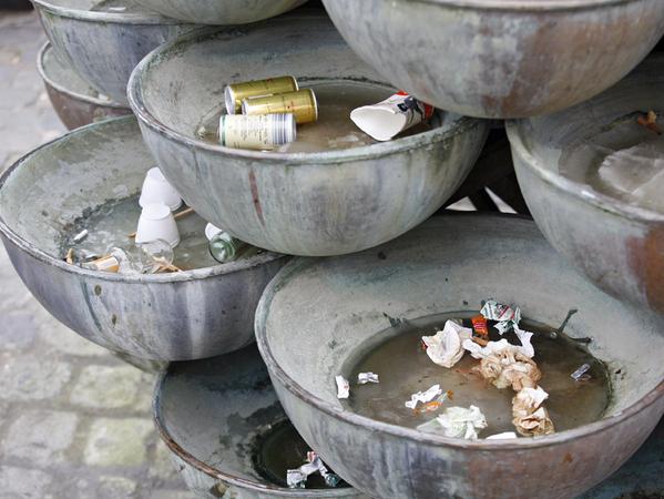 Nicht nur die Technik stellt eine Herausforderung für die Stadt dar, auch die Vermüllung mancher Brunnen ist ein Problem.
Nicht nur die Technik stellt eine Herausforderung für die Stadt dar, auch die Vermüllung mancher Brunnen ist ein Problem.