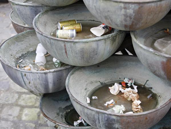 Nicht nur die Technik stellt eine Herausforderung für die Stadt dar, auch die Vermüllung mancher Brunnen ist ein Problem.