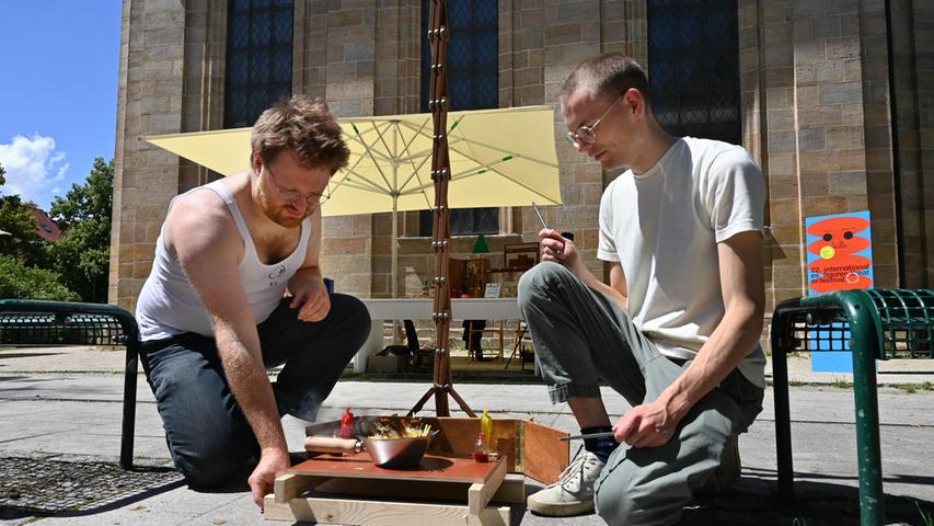 Das Figurentheaterfestival erobert die Innenstadt von Erlangen.
Das Figurentheaterfestival erobert die Innenstadt von Erlangen.
