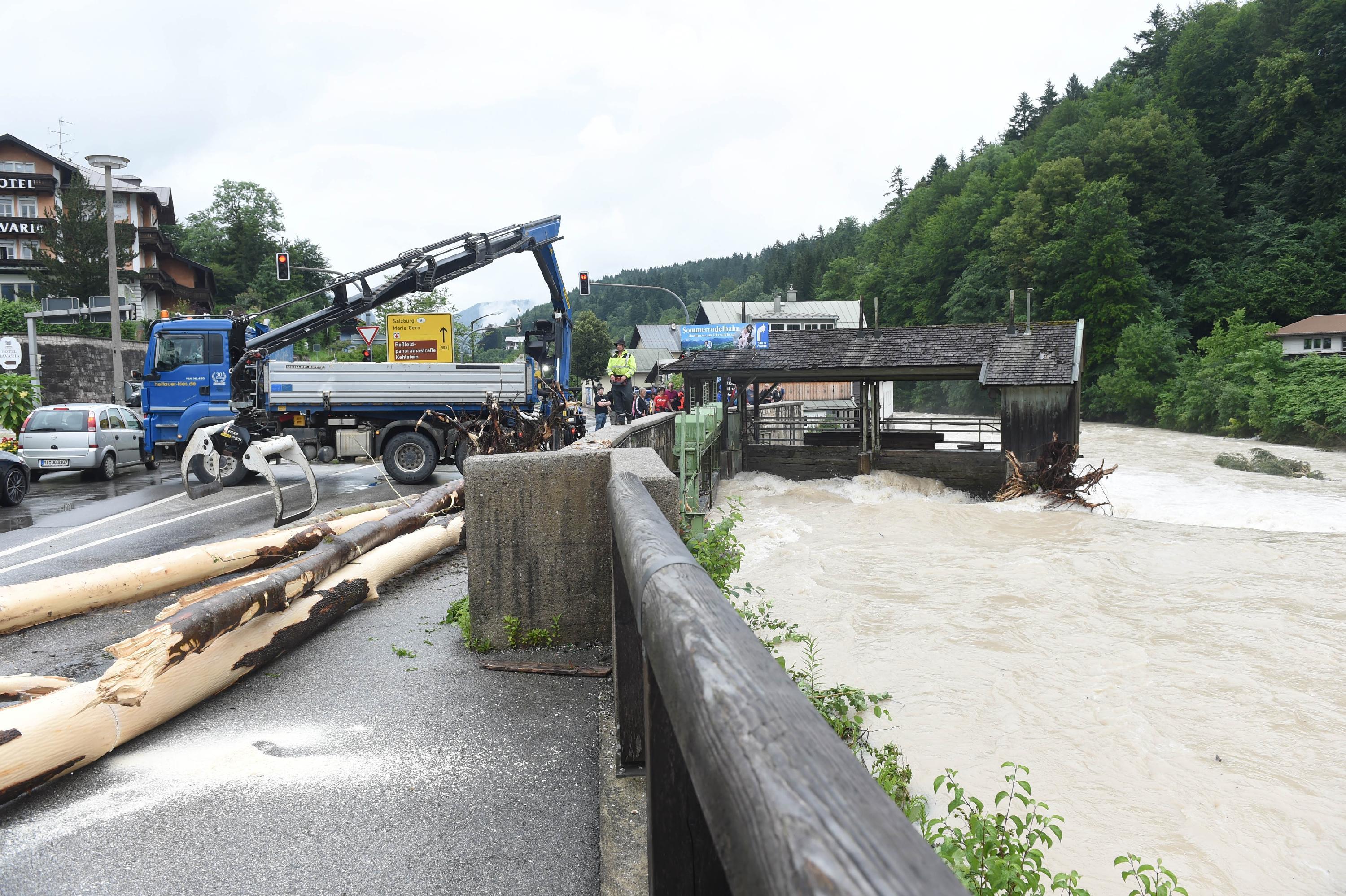 Dramatische Bilder: So wütet das Hochwasser im Süden von ...