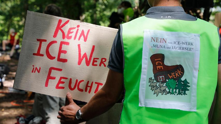 300 Menschen demonstrieren für die Rettung des Reichswalds in Nürnberg