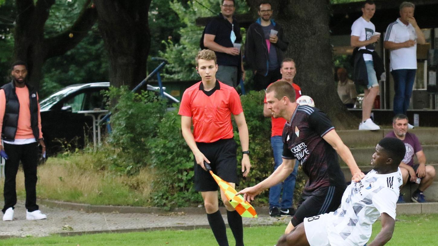 DFB-Pokal auf Verbandsebene Quali-Runde SpVgg Jahn Forchheim (weiß) - TSV Buch Fotos: Niko Spörlein DFB-Pokal auf Verbandsebene Quali-Runde SpVgg Jahn Forchheim (weiß) - TSV Buch Fotos: Niko Spörlein