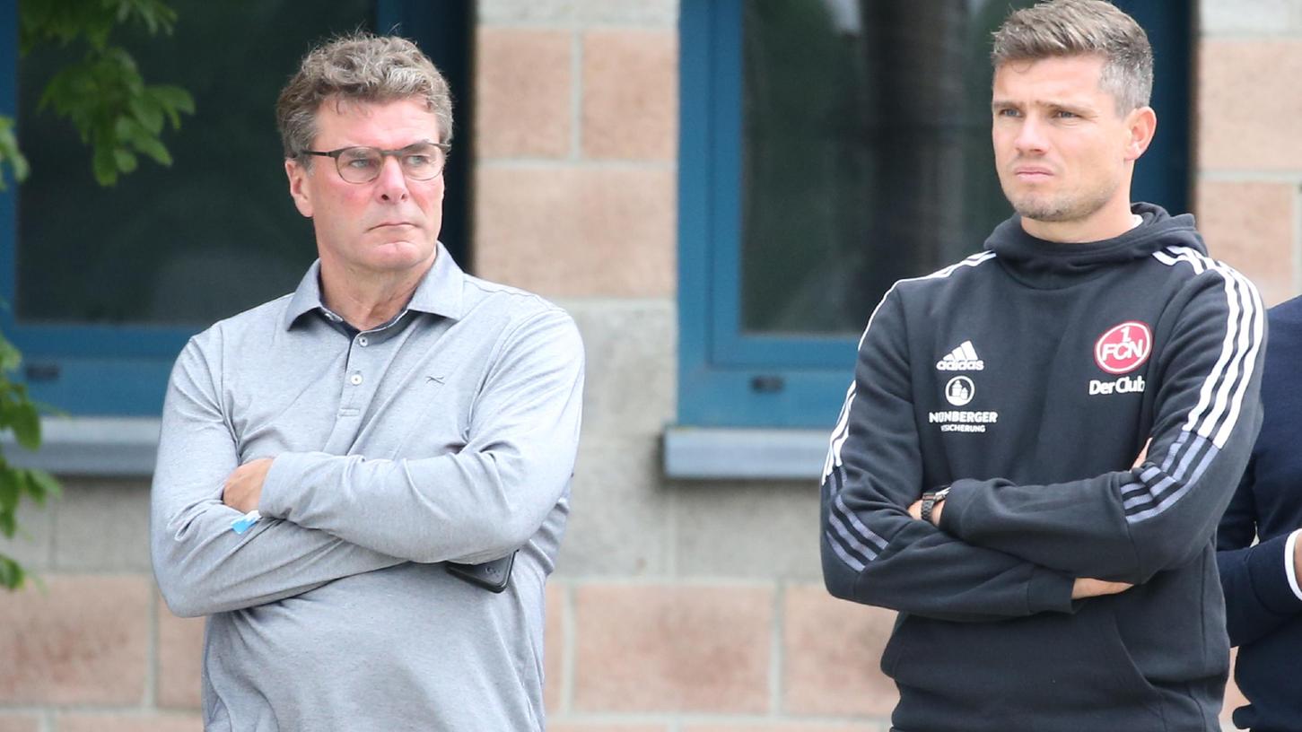 Zuversicht? Verspüren Dieter Hecking und Robert Klauß auch. Ein skeptischer Blick ist dennoch immer angebracht beim Club.