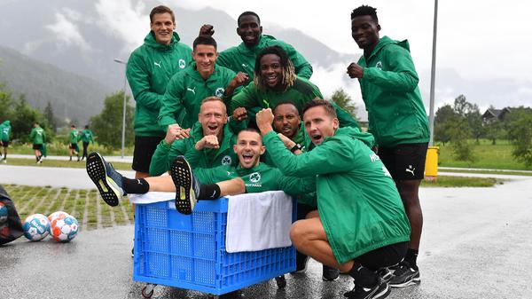 ... seine Gruppe mit Seguin, Max Christiansen, Marco Meyerhöfer, Sascha Burchert, Abdourahmane Barry, Gideon Jung, Hans Sarpei und Julian Green absolvierte den Technik-Parcours am besten und schnellsten.