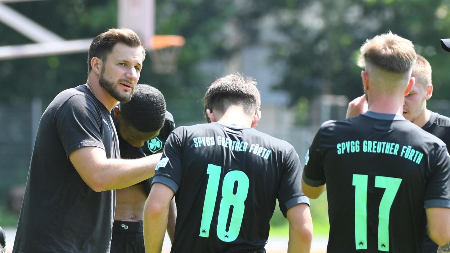 Stolz auf seine junge Mannschaft: Dominic Rühl (links).
Stolz auf seine junge Mannschaft: Dominic Rühl (links).