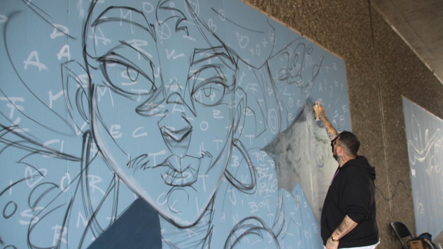 Die Unterführung am Lehenwiesenweg in Weißenburg wird auf Anregung des Stadtmarketingvereins zum Kunst im öffentlichen Raum. Graffiti-Künstler Pablo Fontagnier ist dabei für die comicartigen Bilder zuständig.
Die Unterführung am Lehenwiesenweg in Weißenburg wird auf Anregung des Stadtmarketingvereins zum Kunst im öffentlichen Raum. Graffiti-Künstler Pablo Fontagnier ist dabei für die comicartigen Bilder zuständig.