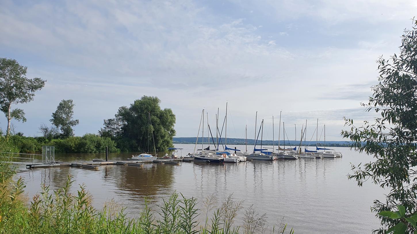 Der Blick auf den Altmühlsee vom Walder Ufer aus: Es gilt ab sofort eine Badewarnung für den ganzen See. Eingeschlossen ist auch der Abenteuerspielplatz in Wald.
Der Blick auf den Altmühlsee vom Walder Ufer aus: Es gilt ab sofort eine Badewarnung für den ganzen See. Eingeschlossen ist auch der Abenteuerspielplatz in Wald.