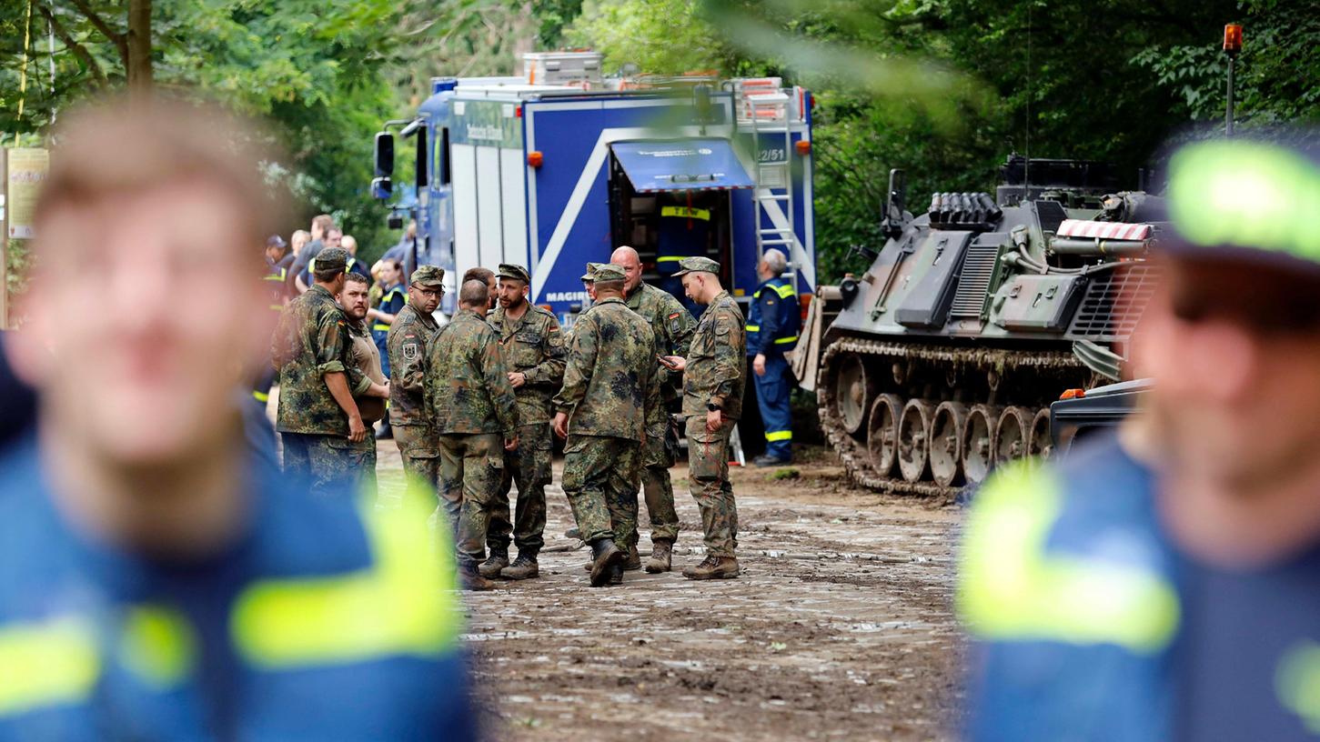 Wie zuverlässig warnen Bayerns Behörden bei Katastrophen?
Wie zuverlässig warnen Bayerns Behörden bei Katastrophen?