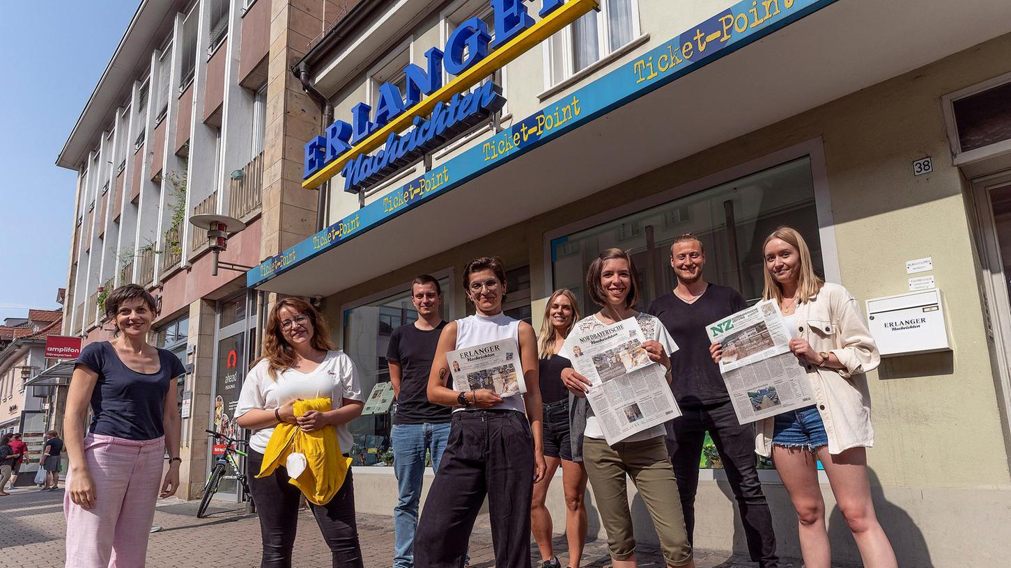 Die Volontärinnen und Volontäre des Verlags Nürnberger Presse (VNP) haben das Kommando über die Nordbayerischen Nachrichten in der Redaktion in Erlangen übernommen. V.l.: Volo-Betreuerin Ella Schindler, Lena Wölki, Max Söllner, Isabella Fischer, Milena Kühnlein, Jana Vogel, Oliver Haas und Katja Kiesel. (Nina Dworschak in Abwesenheit) Die Volontärinnen und Volontäre des Verlags Nürnberger Presse (VNP) haben das Kommando über die Nordbayerischen Nachrichten in der Redaktion in Erlangen übernommen. V.l.: Volo-Betreuerin Ella Schindler, Lena Wölki, Max Söllner, Isabella Fischer, Milena Kühnlein, Jana Vogel, Oliver Haas und Katja Kiesel. (Nina Dworschak in Abwesenheit)