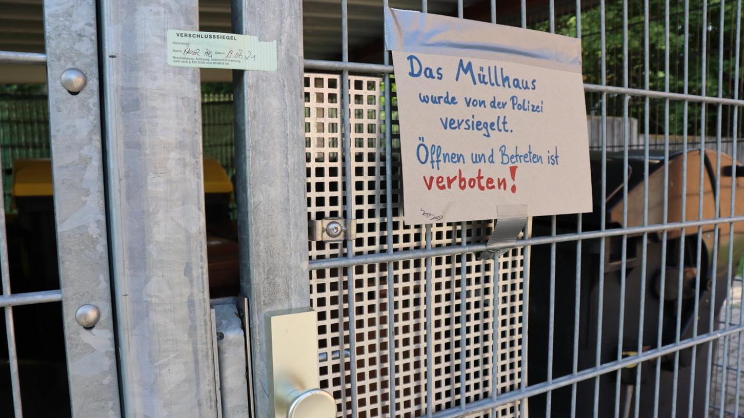 In diesem Metallkäfig für Müllbehälter fand eine Passantin den toten Säugling.
In diesem Metallkäfig für Müllbehälter fand eine Passantin den toten Säugling.