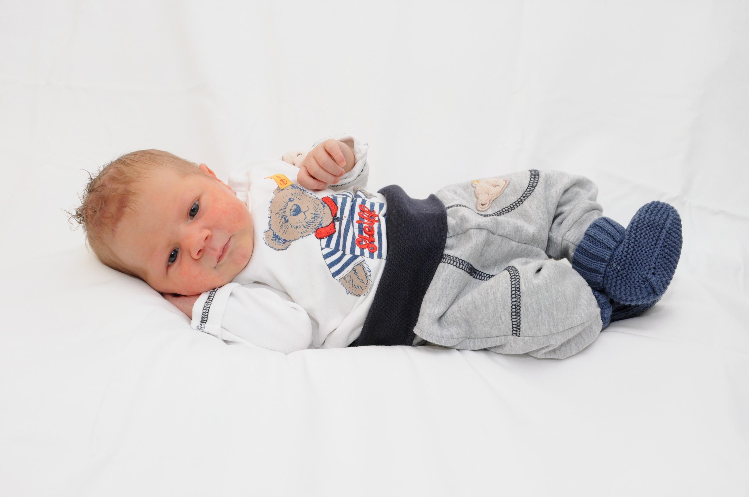 Am 17. Juli erblickte der kleine Paul das Licht der Welt im Nürnberger Südklinikum. Bei seiner Geburt war Paul 51 Zentimeter groß und brachte 3610 Gramm auf die Wage.