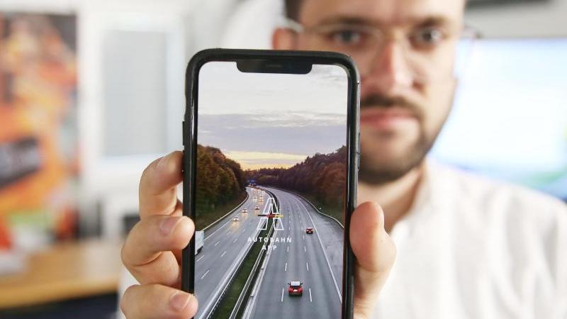 Die neue App der Autobahn GmbH des Bundes soll Fahrern verlässliche und schnelle Informationen liefern.
Die neue App der Autobahn GmbH des Bundes soll Fahrern verlässliche und schnelle Informationen liefern.