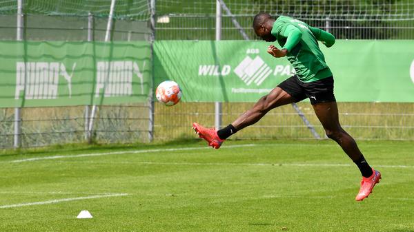 Dickson Abiama schoss mehrmals scharf und ließ den Keepern keine Chance.