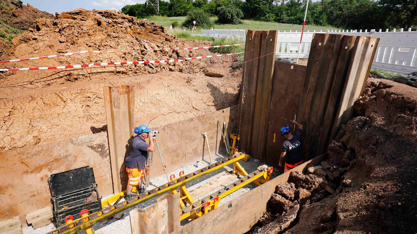 Ein Bild vom Bau der neuen Wasserleitung zwischen Forchheim und Pinzberg.    