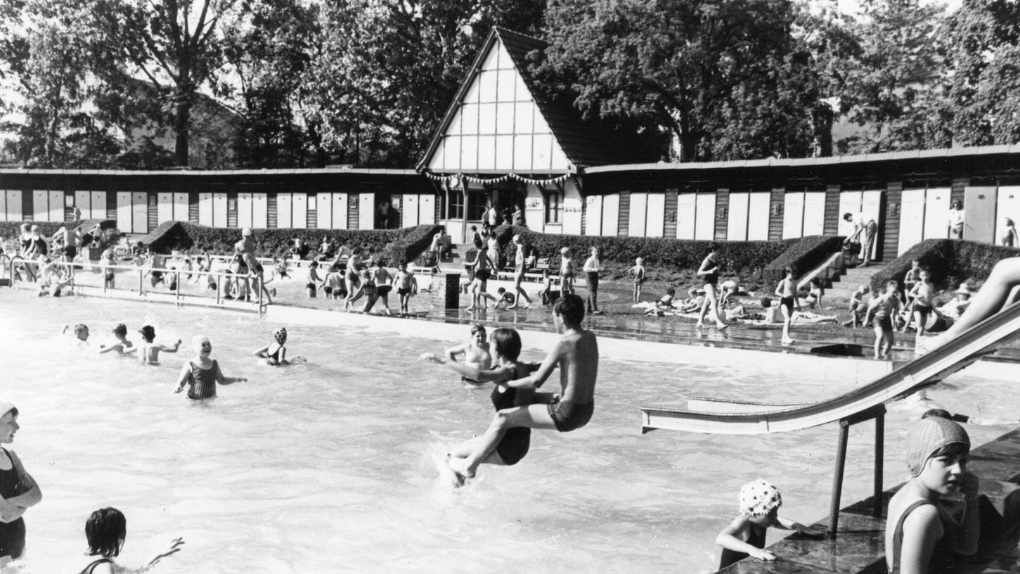 So sah es vor der Sanierung aus: das Herzogenauracher Freibad in der Tuchmachergasse, hier auf einem Archivbild vom Mai 1966.