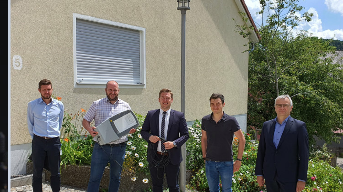 Die Gemeinde Deining setzt auf stromsparende LED bei der Straßenbeleuchtung.
Die Gemeinde Deining setzt auf stromsparende LED bei der Straßenbeleuchtung.