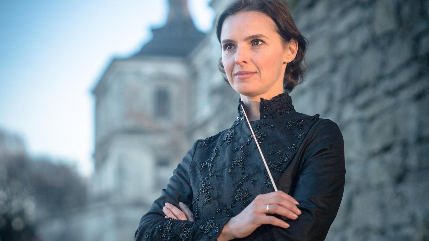 Oksana Lyniv (43), Dirigentin aus der Ukraine, sorgt für den erklärten Höhepunkt der diesjährigen Bayreuther Festspiele.
Oksana Lyniv (43), Dirigentin aus der Ukraine, sorgt für den erklärten Höhepunkt der diesjährigen Bayreuther Festspiele.