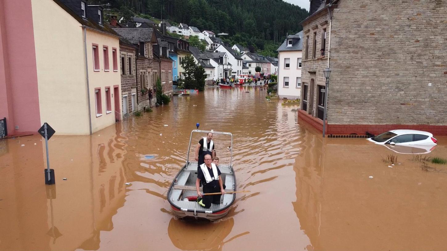 In Kordel Rheinland-Pfalz ist nach unwetterartigen Regenfällen der Ort am Donnerstag 15.7.2021 komplett überflutet. Auch die Versicherungen kommt die Flut teuer zu stehen. 