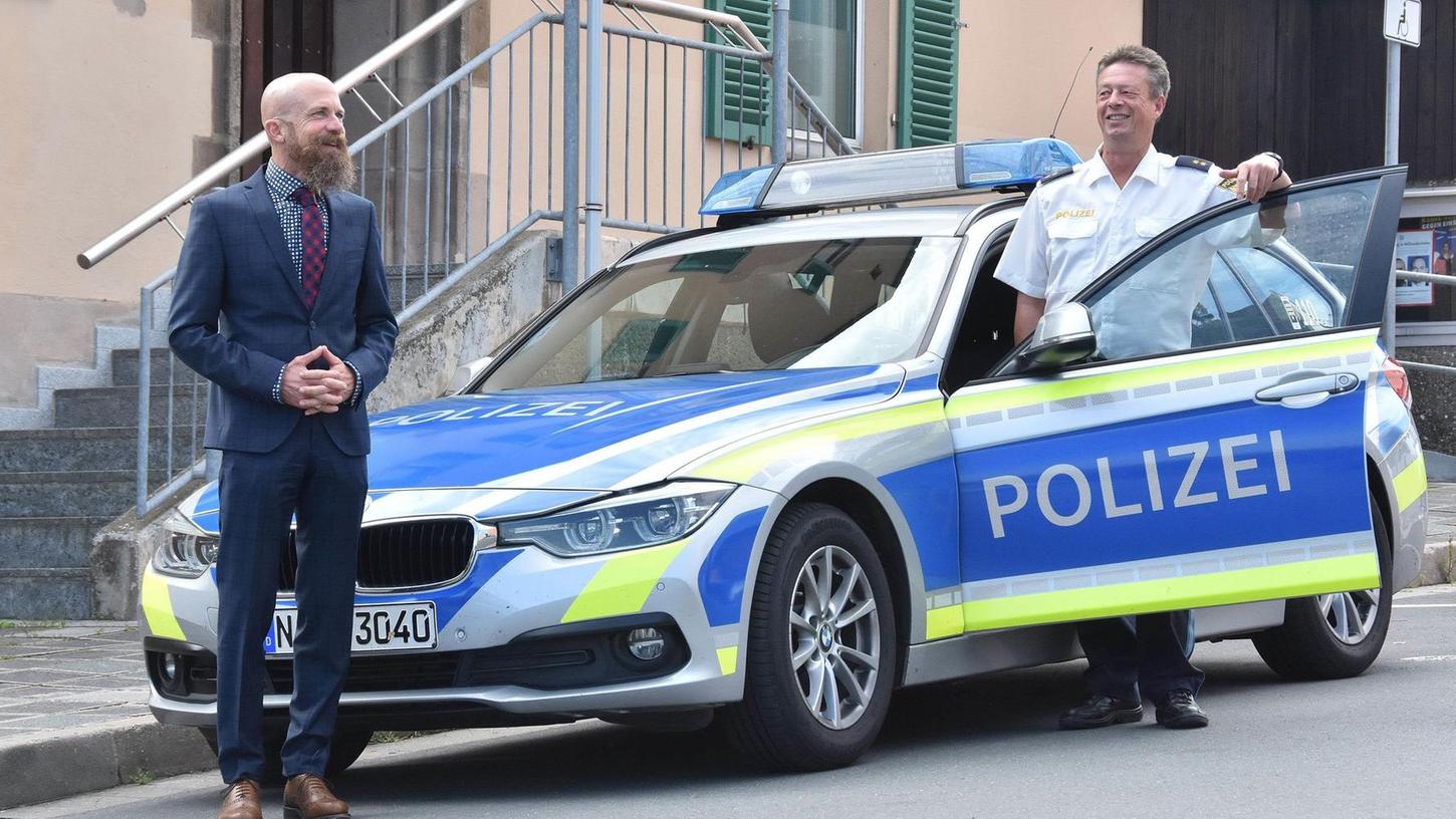 Nirgendwo anders in ganz Mittelfranken ist die Kriminalitätsbelastung geringer als im Landkreis Fürth. Im Bild: Fürths Kripo-Chef Michael Dietsch (links) und der Zirndorfer Inspektionsleiter Roland Meyer.