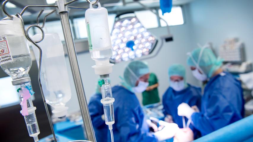 Für einen Eingriff gibt es bestimmte Qualitätsindikatoren, die das Krankenhaus dokumentieren muss. Daraus und aus weiteren Daten erstellen Wissenschaftler ein Ranking der Kliniken in der Region Nürnberg.