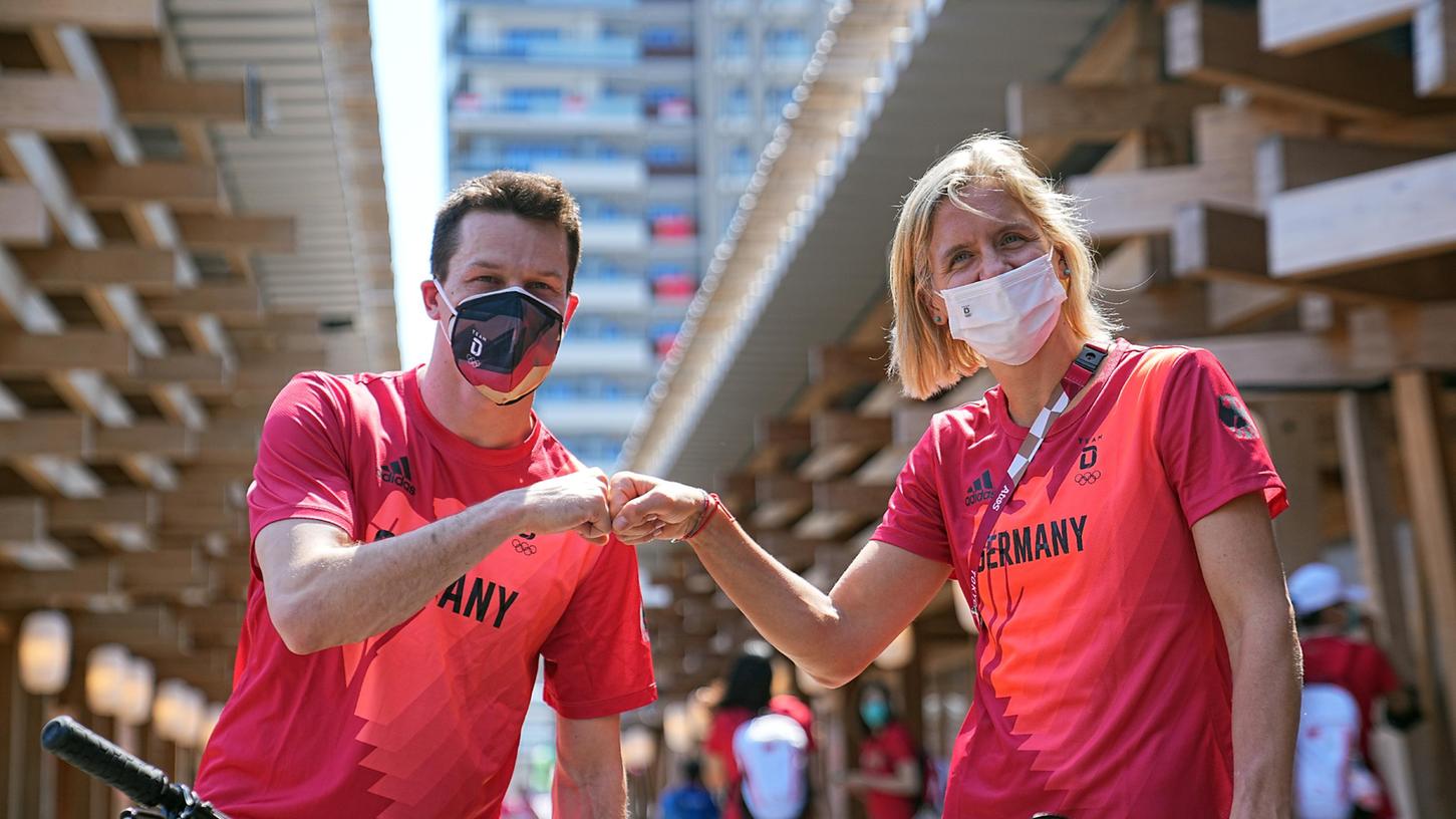 Wasserspringer Patrick Hausding (l) und Beachvolleyballspielerin Laura Ludwig sind die deutschen Fahnenträger.