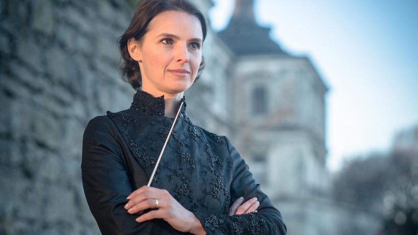 Steht nach 145 Jahren und 92 Männern als erste Frau am Pult der Bayreuther Festspiele: die ukrainische Dirigentin Oksana Lyniv.
Steht nach 145 Jahren und 92 Männern als erste Frau am Pult der Bayreuther Festspiele: die ukrainische Dirigentin Oksana Lyniv.