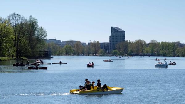 Tretboote auf dem Wöhrder See Nürnberg