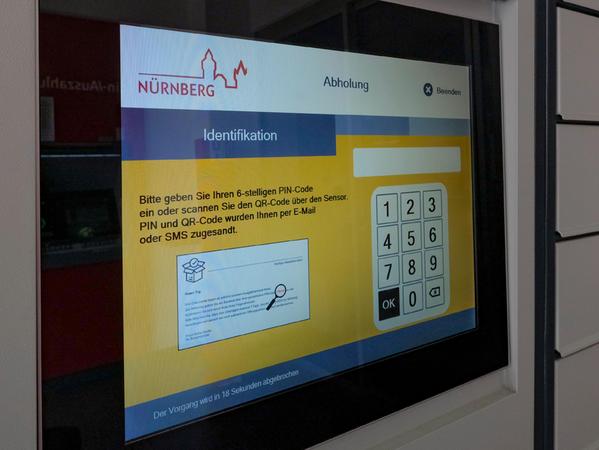 An so einem Monitor in vier Geschäftsstellen der Sparkasse Nürnberg können künftig Angelegenheiten erledigt werden, für die man bisher in eines der Bürgerämter gehen musste. An so einem Monitor in vier Geschäftsstellen der Sparkasse Nürnberg können künftig Angelegenheiten erledigt werden, für die man bisher in eines der Bürgerämter gehen musste.