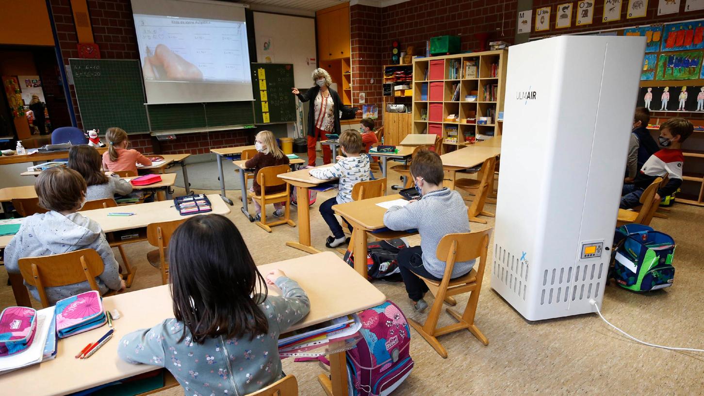 In der Anna-Grundschule in Forchheim sind Luftreinigungsgeräte bereits im Einsatz. In der Anna-Grundschule in Forchheim sind Luftreinigungsgeräte bereits im Einsatz.