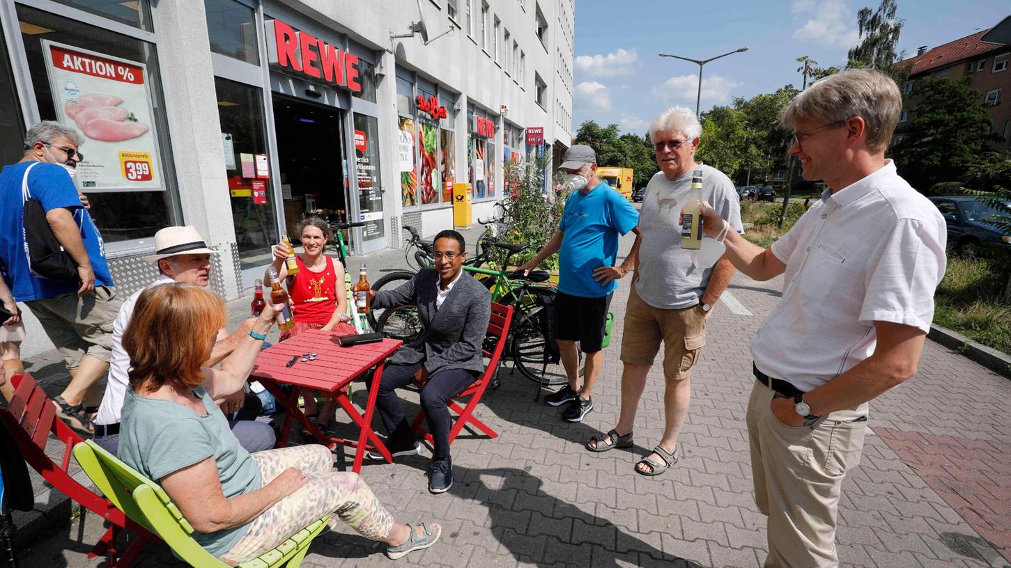 Autos nehmen an der Abzweigung der Zerzabelshofstraße beim Rewe viel Platz ein - SPD-Chef Nasser Ahmed sowie der Vorstadtverein Gleißhammer und St. Peter unterstützen die Idee für eine Umgestaltung.   