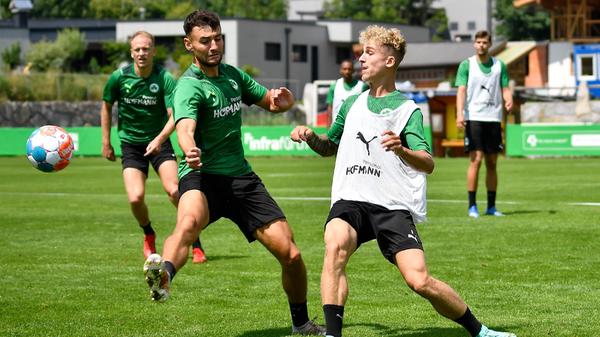 Am Nachmittag ging es weiter. Immer und immer wieder sollte die eine Mannschaft die andere auseinanderspielen und zu Torabschlüssen kommen. Maximilian Bauer und seine Defensivkollegen hatten viel zu tun.