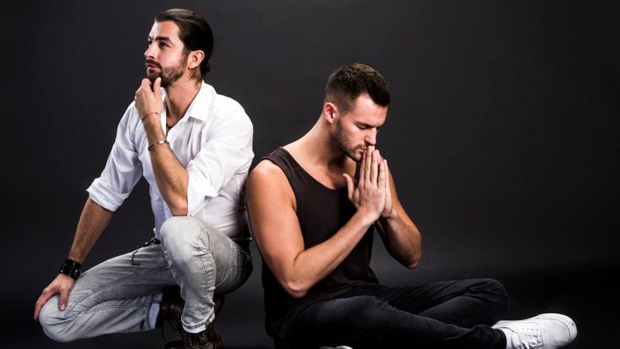 Das Duo "Pizzera & Jaus" präsentieren seit 2015 österreichische Mundart der rockigen und poppigen Art. Das Duo "Pizzera & Jaus" präsentieren seit 2015 österreichische Mundart der rockigen und poppigen Art.