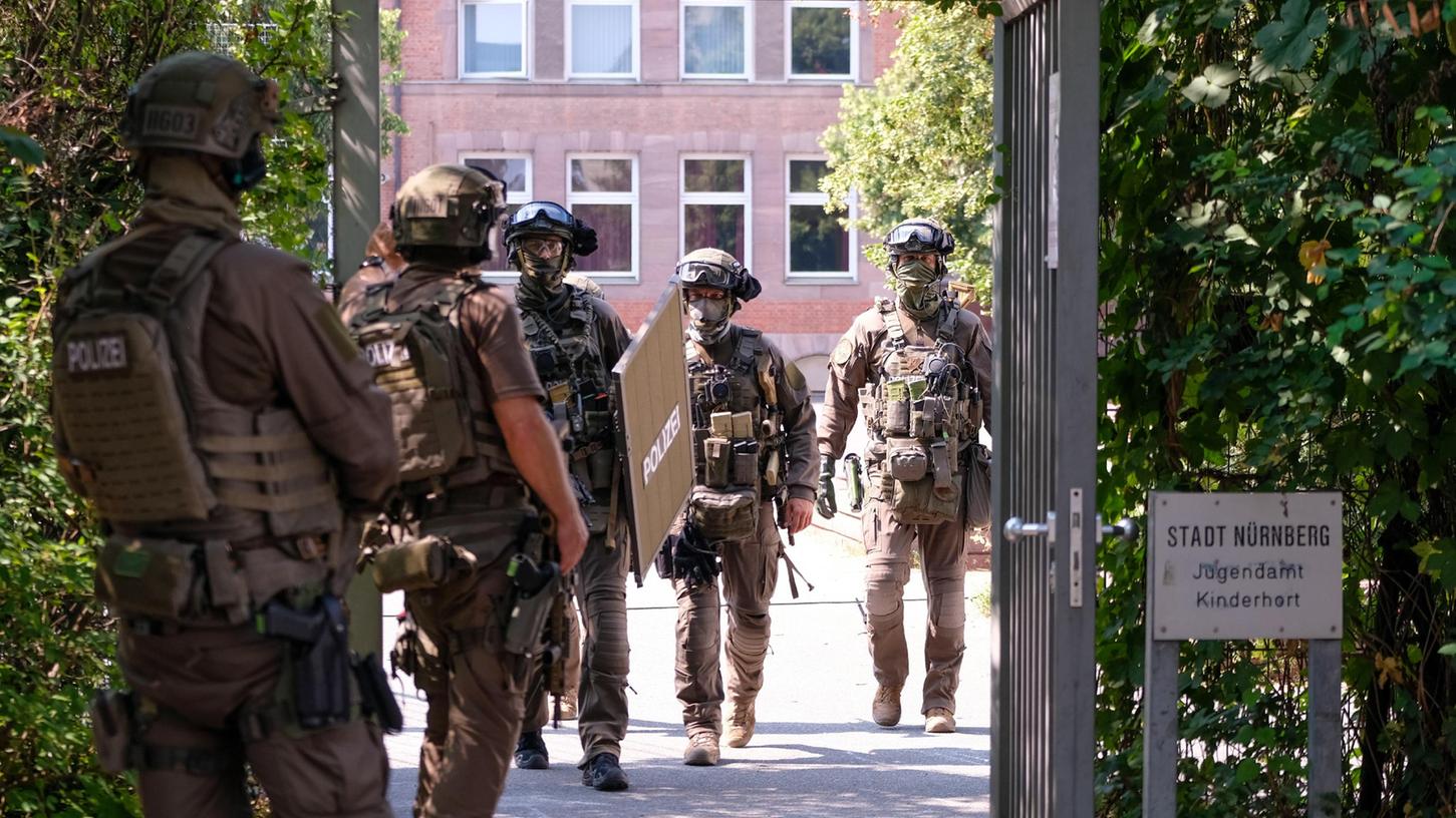 Entsetzen nach SEK-Einsatz in Nürnberger Schule: Entsetzen nach SEK-Einsatz in Nürnberger Schule: