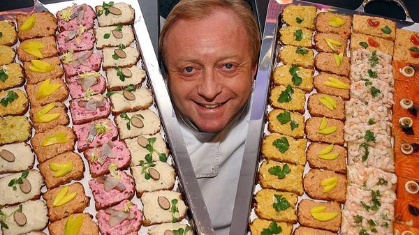 Sternekoch Alfons Schuhbeck (GER) präsentiert leckere Brotaufstriche