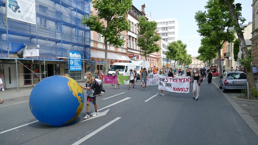 Es ist erst die zweite Veranstaltung der Klimaschutzbewegung in Bamberg in diesem Jahr, normalerweise findet einmal im Monat eine Demo statt. Der Grund: Die Corona-Pandemie bremste die Aktivistinnen und Aktivisten aus.