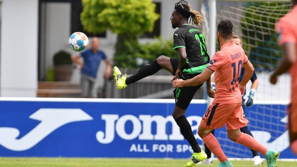 Vier Tore, zwei auf jeder Seite: Das Kleeblatt hat in der Vorbereitung auf die kommende Saison in der Bundesliga ein 2:2-Unentschieden gegen die TSG aus Hoffenheim verbuchen können. Bei sommerlichen Temperaturen wurde ordentlich durchgewechselt - hier kommen alle Bilder!