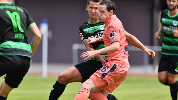 Vier Tore, zwei auf jeder Seite: Das Kleeblatt hat in der Vorbereitung auf die kommende Saison in der Bundesliga ein 2:2-Unentschieden gegen die TSG aus Hoffenheim verbuchen können. Bei sommerlichen Temperaturen wurde ordentlich durchgewechselt - hier kommen alle Bilder!