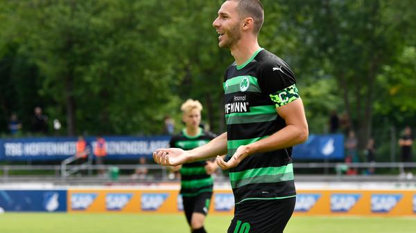 Vier Tore, zwei auf jeder Seite: Das Kleeblatt hat in der Vorbereitung auf die kommende Saison in der Bundesliga ein 2:2-Unentschieden gegen die TSG aus Hoffenheim verbuchen können. Bei sommerlichen Temperaturen wurde ordentlich durchgewechselt - hier kommen alle Bilder!
