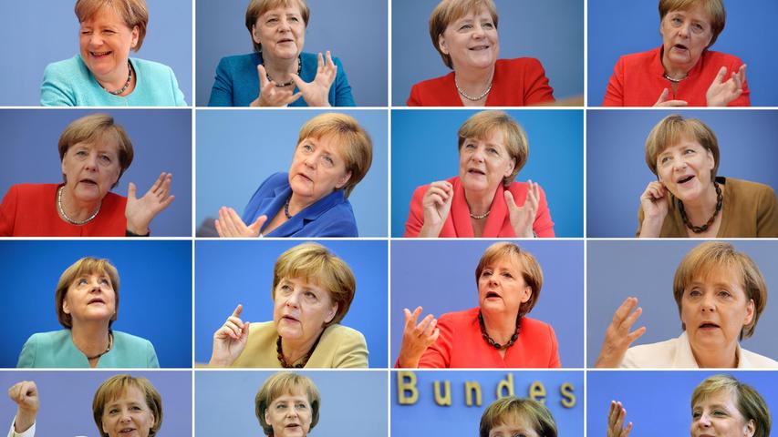 Dieser Bild-Zusammenschnitt zeigt Bundeskanzlerin Angela Merkel während ihrer traditionellen Bundespressekonferenz im Sommer in Berlin von 2021 (oben links) bis 2006 (unten rechts). Mohnblumenrot und Himmelblau scheinen ihre Lieblingsfarben bei diesem Termin gewesen zu sein. Bei diesem Anlass gab sich die Kanzlerin vor den Hauptstadtjournalisten während der Fragestunde meist ganz, wie sie eben auch persönlich ist: trocken ironisch bis heiter, gleichzeitig aufgeräumt und nüchtern.