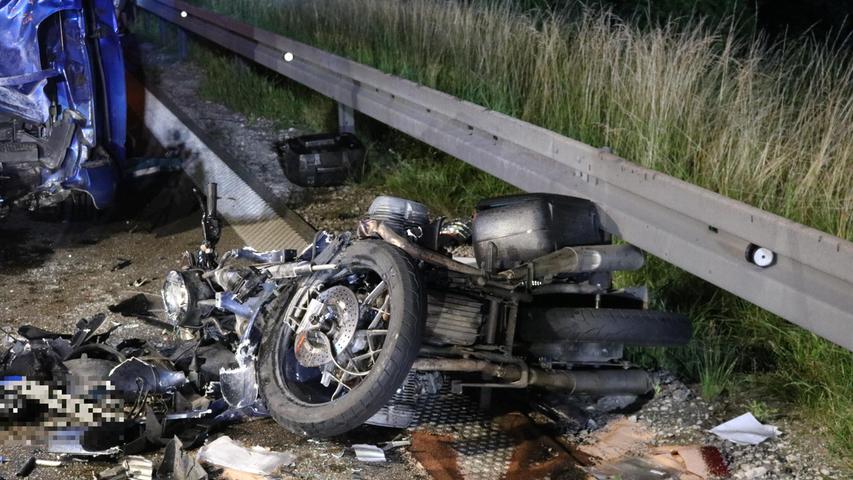 Gegen Kleintransporter geprallt: Motorradfahrer stirbt auf A6 im Kreis Ansbach