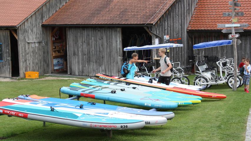 Beim SUPalot im Surfzentrum Gunzenhausen Schlungenhof gab es nicht nur zahlreiche Wettkämpfe, die Besucher hatten auch die Möglichkeit, verschiedene Bretter und ihr Stehvermögen auszuprobieren.