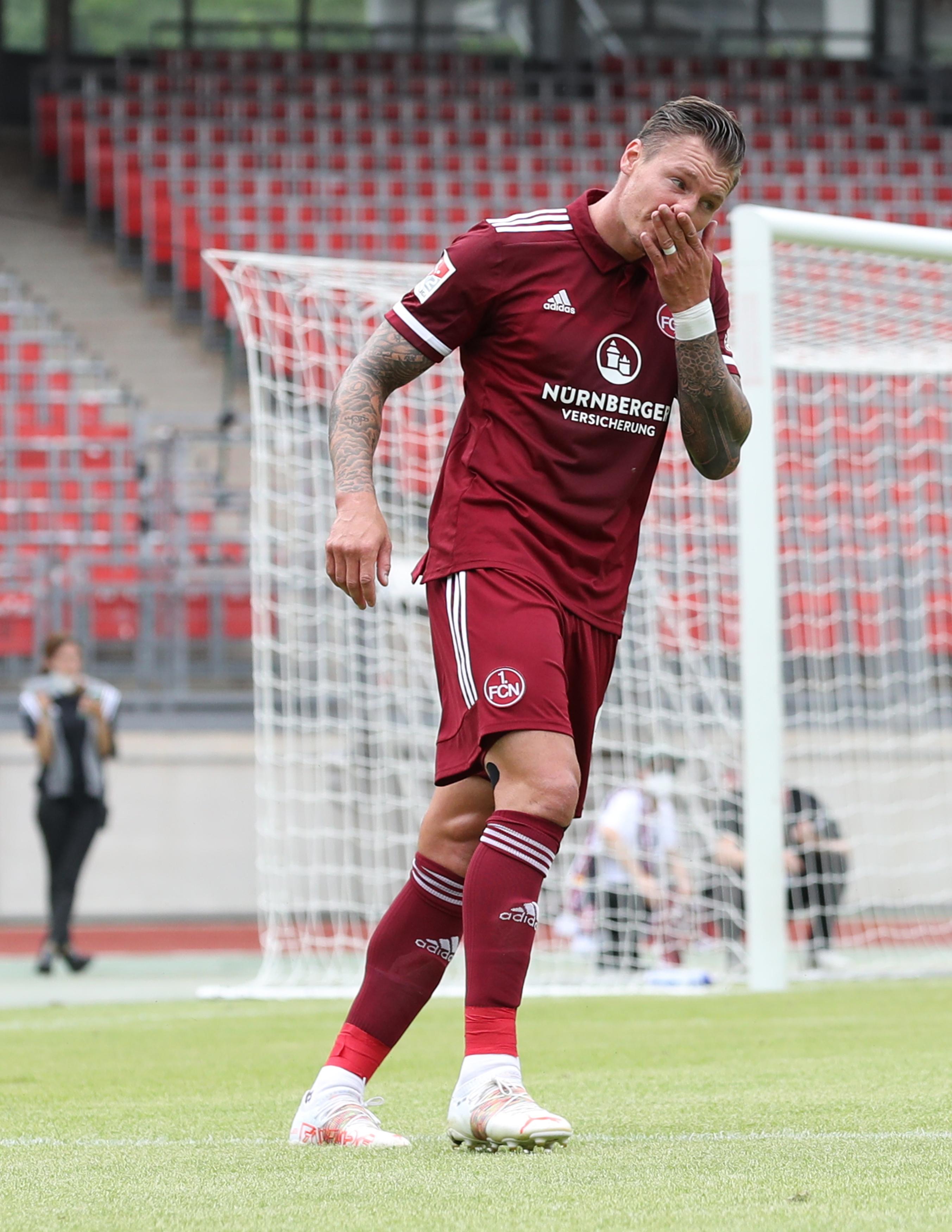 Ersetzte nach 59 Minuten Shuranov und warf sich vorne couragiert ins Getümmel, kam aber kaum einmal gefährlich zum Abschluss. Note: 4